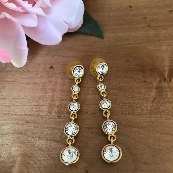 Jewelry - Gold tone crystal drop earrings